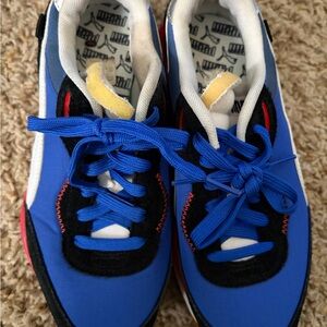 Puma Women Sneakers in Blue and Black, size 6.5